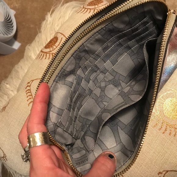 Gently Loved Clutch - Picture 4 of 4